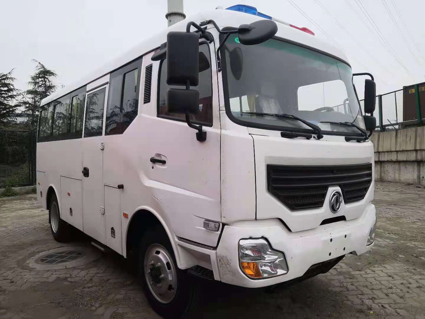 1 Unit of Dongfeng Medical Bus to Southeast of Asia