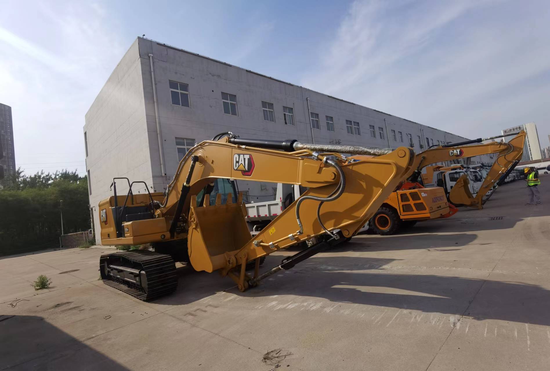 2 Unit of Caterpillar Medium Excavators 320GC