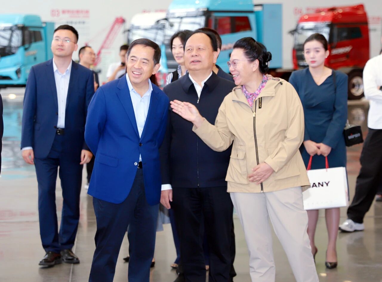 Wang Shufen and Zhou Nong conducted research on Sany Group in Changsha