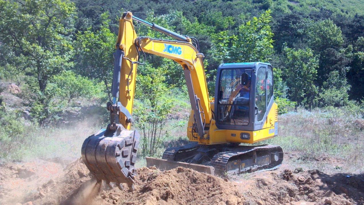 Full hydraulic full swing excavator