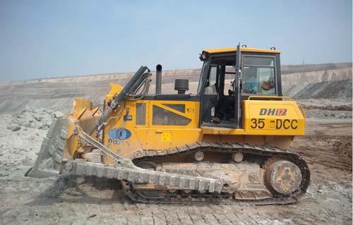 Congratulations On One More Batch Sales Of DH17B2 Hydrostatic Bulldozers In South Asian Market